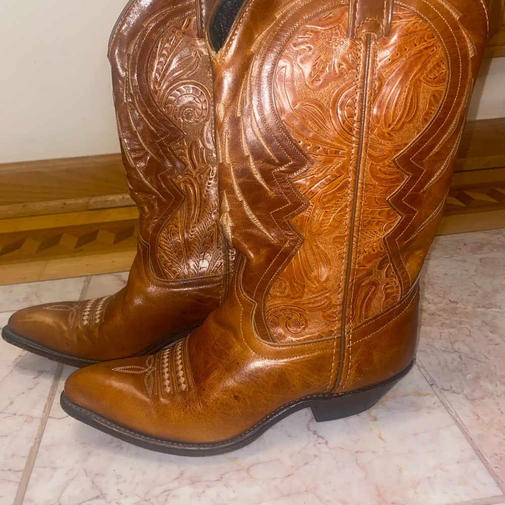 Code West Cowboy Boots with Hand-Tooled Inlay size 7. REAL LEATHER